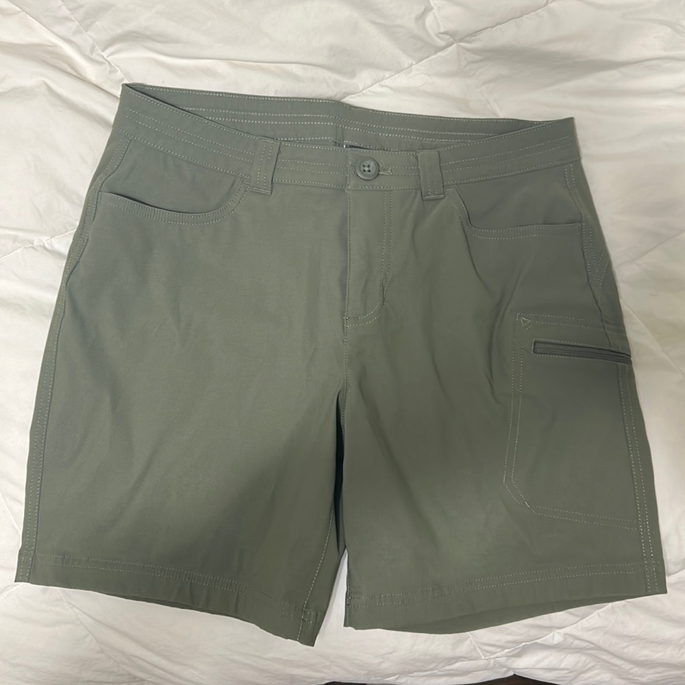 Eddie Bauer Women’s Rainier Shorts. Never worn.
